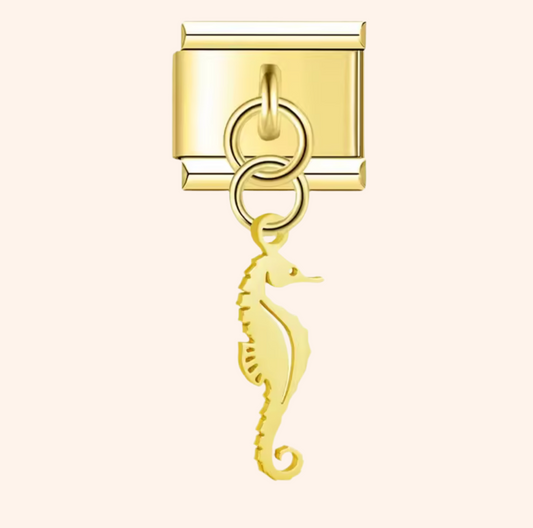 Italian Charm Caballito de Mar Dorado 𝗘𝗡𝗧𝗥𝗘𝗚𝗔 𝗜𝗡𝗠𝗘𝗗𝗜𝗔𝗧𝗔 - Charmsymore