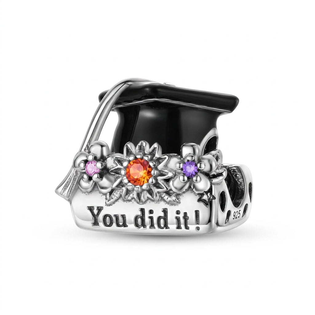 Charm Birrete de Graduación con Flores Plata S925